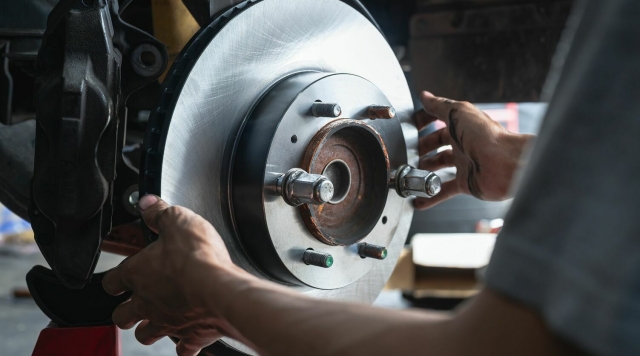 Замена тормозных колодок в Минске