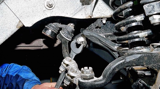 Замена рычагов подвески